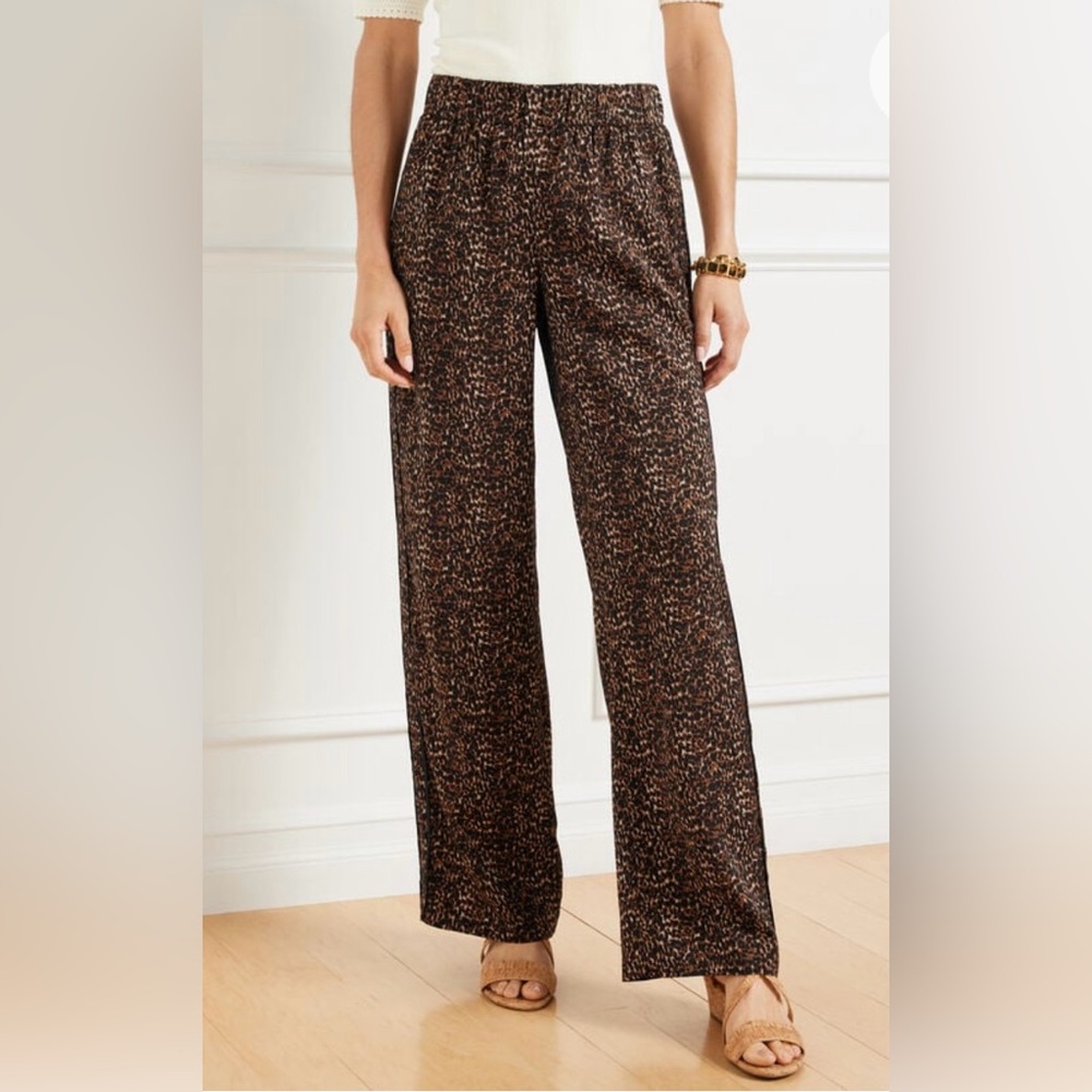Talbots  Wide Leg Pull-On Pants Delicate Leopard Size M NWT